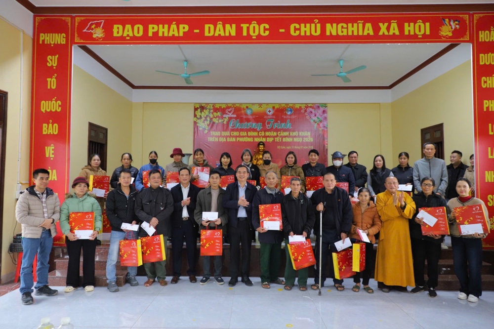 Tuyên Quang: Trao 2300 suất quà Tết cho bà con có hoàn cảnh khó khăn