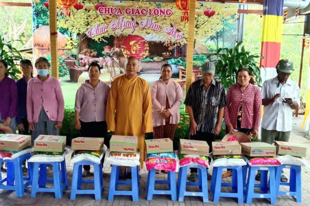 Vĩnh Long: Chùa Giác Long trao 200 phần quà Xuân Bính Ngọ – 2026