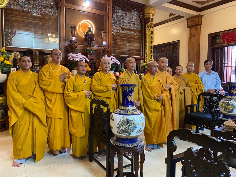 Vĩnh Long: Ban Trị sự GHPGVN tỉnh Vĩnh Long Khánh tuế Chư Tôn Hòa thượng Chứng minh -  Thắm tình đạo vị ngày Xuân