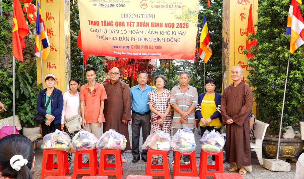 TP.HCM: Chùa Phổ Đà Sơn trao quà Tết cho người dân có hoàn cảnh khó khăn