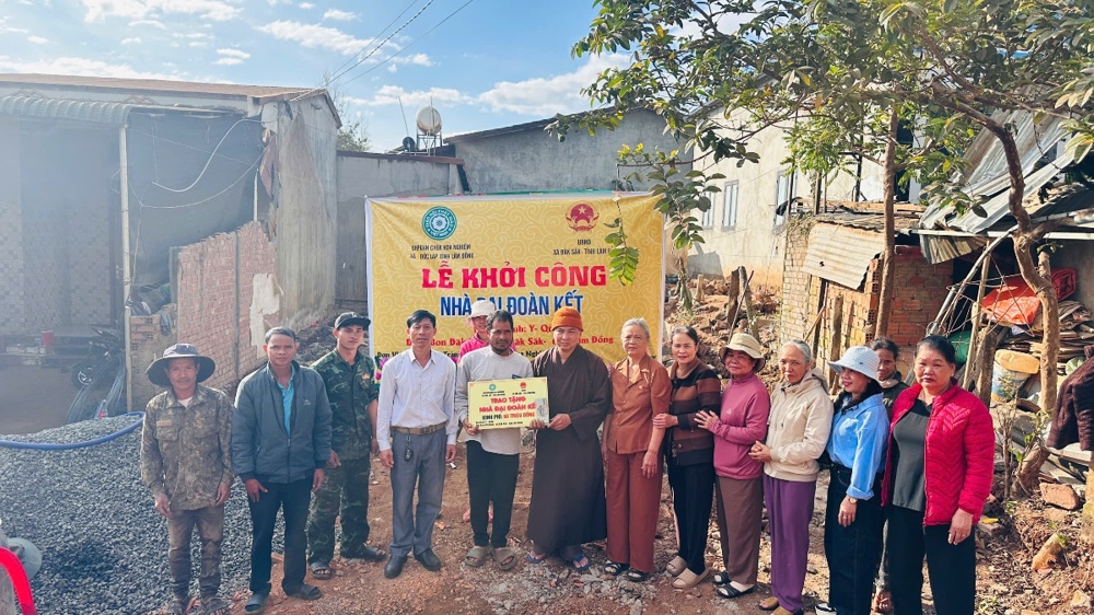 Lâm Đồng: Chùa Hoa Nghiêm khởi công xây dựng nhà Đại đoàn kết cho đồng bào Ê Đê