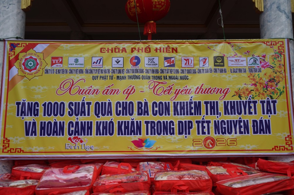 Đà Nẵng: chùa Phổ Hiền tặng hơn 1000 suất quà tết cho bà con khó khăn 