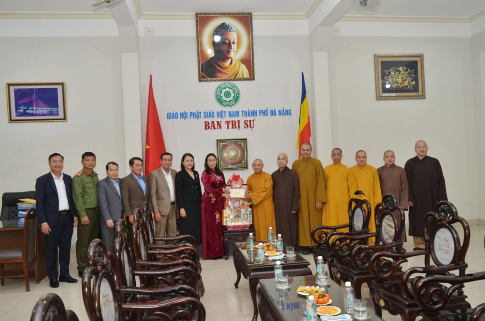 Đà Nẵng: Phái đoàn Thành Ủy, HĐND - UBND - UBMTTQVN thành phố Đà Nẵng thăm và chúc Tết Ban Trị Sự Phật giáo thành phố.