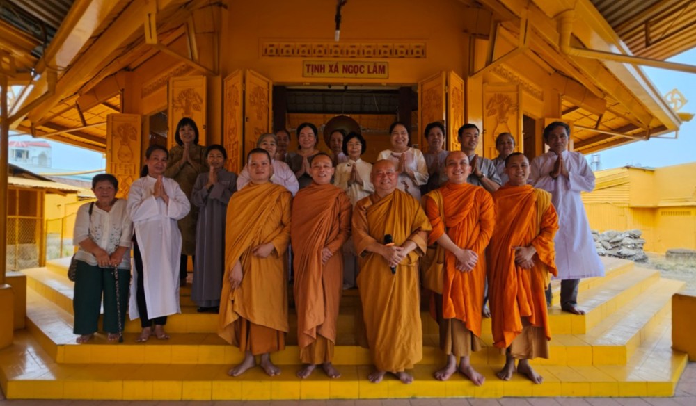 TP.HCM: Chư Tăng và Phật tử Tịnh xá Trung Tâm (P. Bình Lợi Trung) tiếp tục chuyến hành hương đảnh lễ Tam bảo lần thứ hai