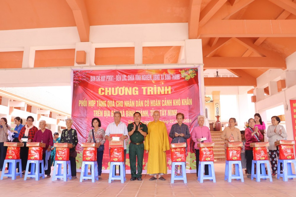 Tây Ninh: Phật giáo tỉnh và chùa Vĩnh Nghiêm trao quà Tết tại Khu Di tích Cách mạng