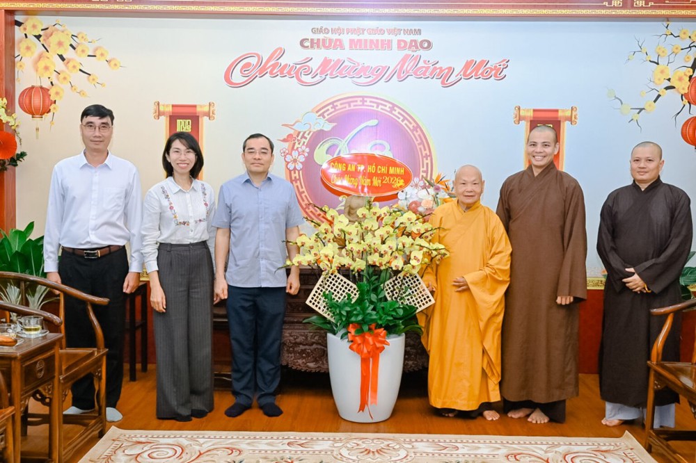 Công an TP. Hồ Chí Minh thăm, chúc Tết Trưởng lão Hòa thượng Chủ tịch