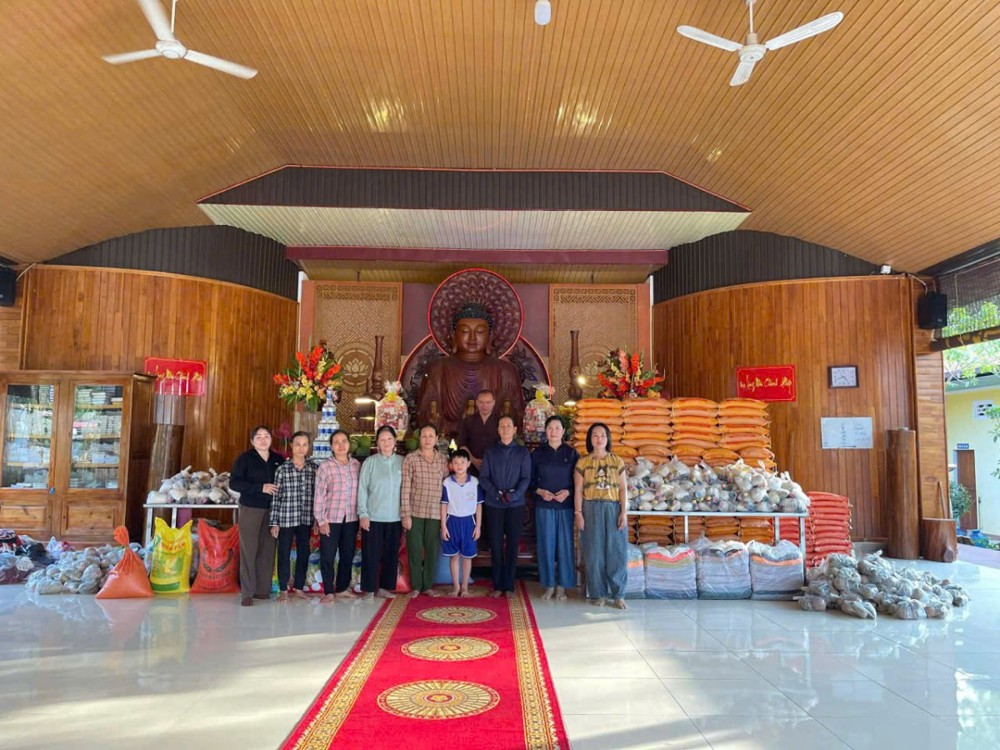 Tây Ninh: Chùa Suối Pháp trao hơn 200 phần quà Tết đến bà con khó khăn