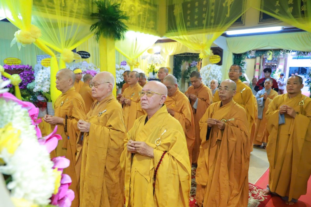 TP.HCM: Ban Pháp chế T.Ư GHPGVN và nhiều phái đoàn viếng tang Trưởng lão Hòa thượng Thích Như Tín