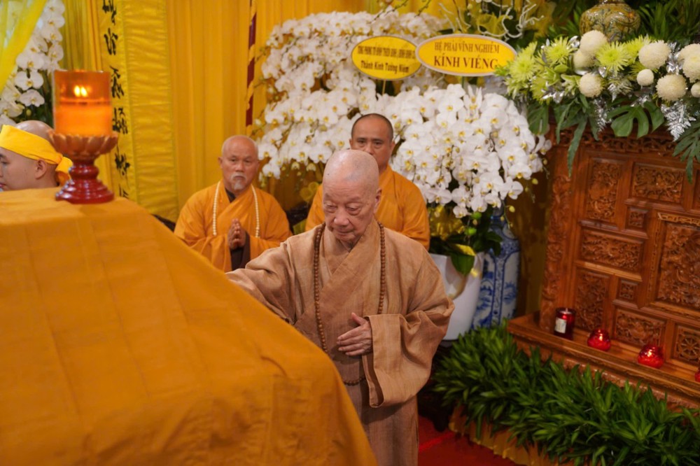 TP.HCM: Đức Pháp chủ GHPGVN quang lâm viếng tang Trưởng lão Hòa thượng Thích Như Tín