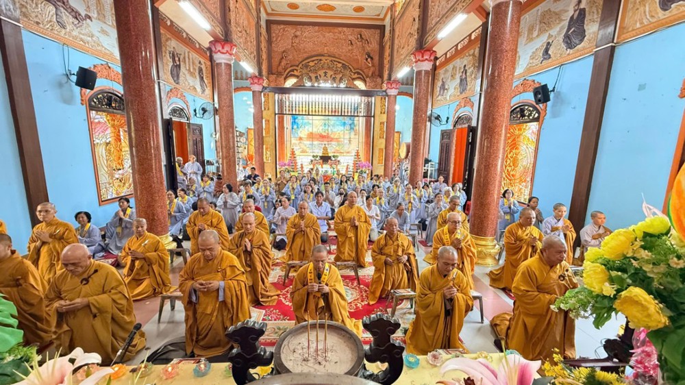 TP.HCM: Trang nghiêm lễ hoàn kinh Dược Sư và khai giảng các khóa tu năm Bính Ngọ tại Tổ đình chùa Vạn Thọ