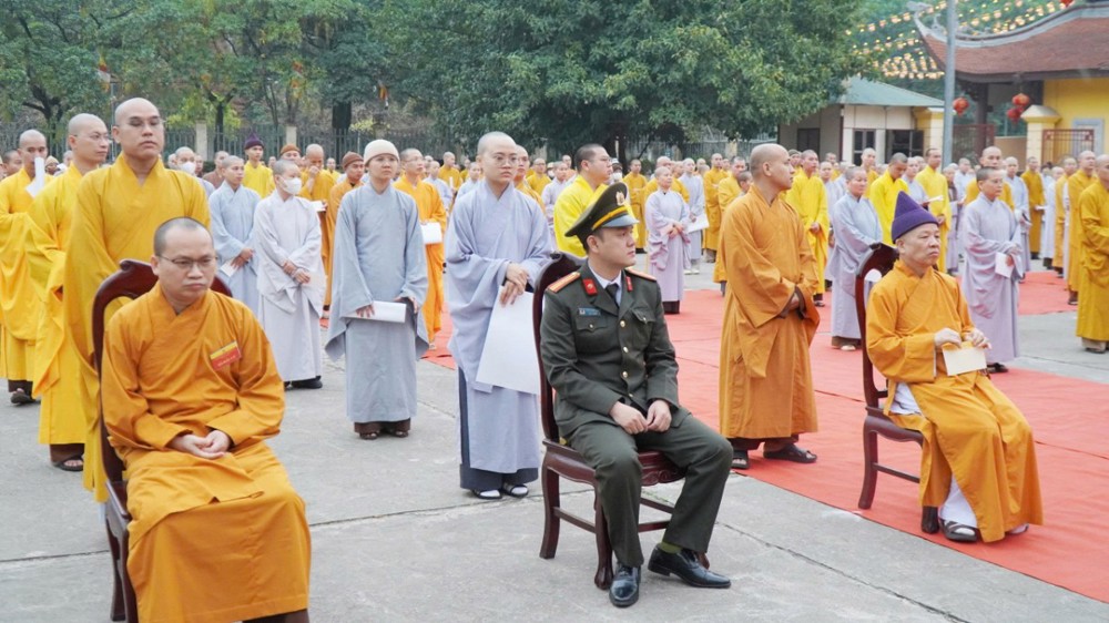 Gần 500 Tăng Ni sinh Học viện Phật giáo Việt Nan tại Hà Nội hăng hái tham gia bầu cử 