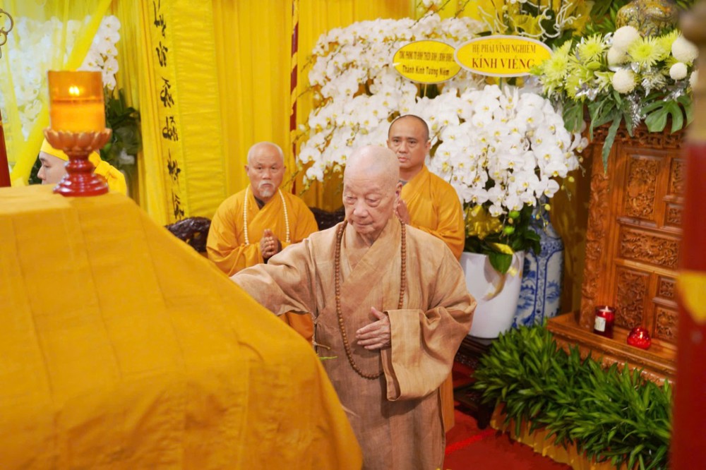 TP.HCM: Đức Pháp chủ GHPGVN quang lâm viếng tang Trưởng lão Hòa thượng Thích Như Tín