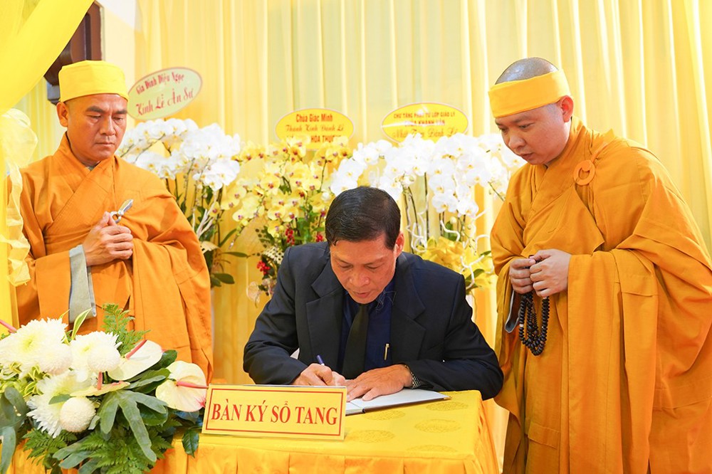 TP.HCM: Ban Tôn giáo Chính phủ cùng nhiều phái đoàn trang nghiêm viếng tang Trưởng lão Hòa thượng Thích Như Tín tân viên tịch