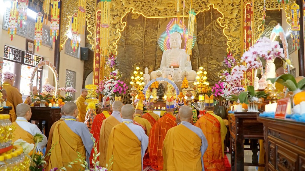 TP.HCM: Trang nghiêm lễ hoàn kinh Dược Sư Thất Châu tại chùa Kiều Đàm