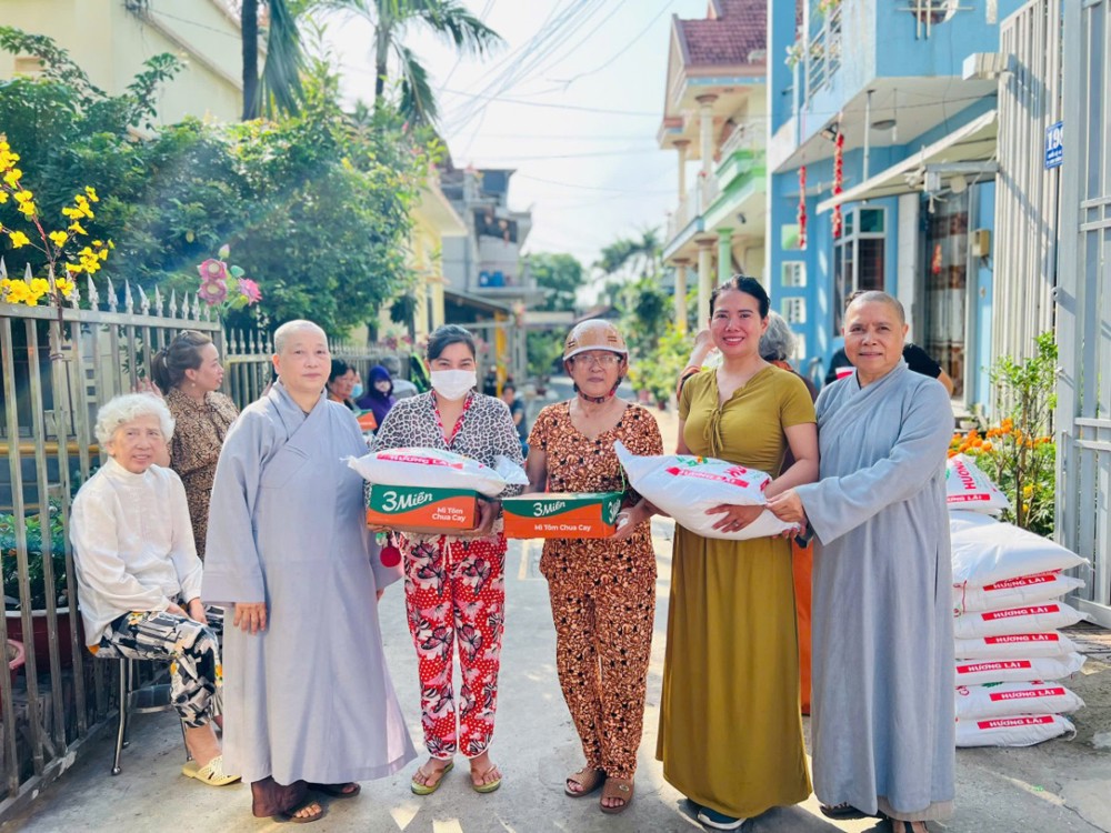 Đồng Nai: Tịnh thất An Lạc trao 300 phần quà từ thiện đến người dân khó khăn