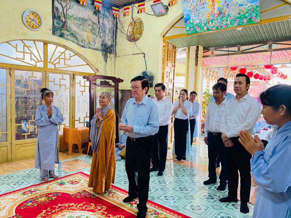 Tây Ninh: Chùa Tân Phước trang trọng tổ chức lễ Rằm Thượng Ngươn và trao quà từ thiện