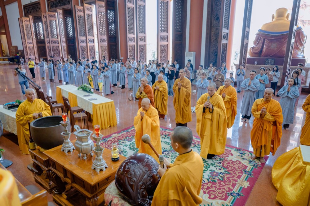 Gần 200 Phật tử quy y Tam Bảo đầu năm tại chùa Quốc Ân Khải Tường