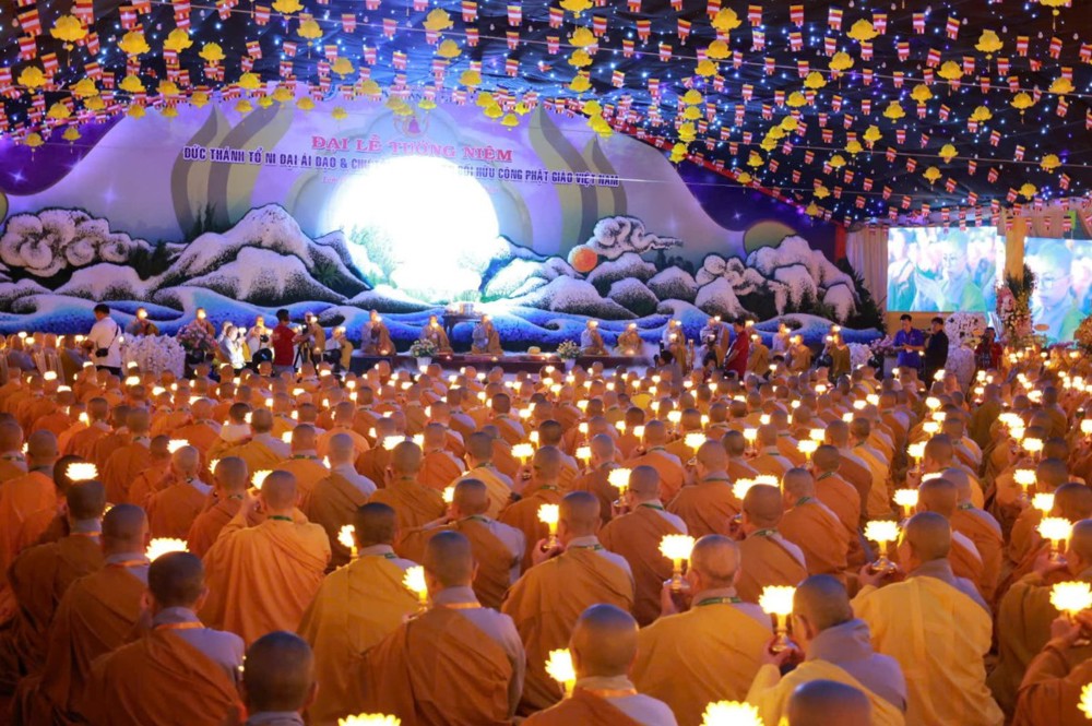 Lâm Đồng: Trang nghiêm lễ thắp nến tri ân tưởng niệm Đức Thánh Tổ Ni Đại Ái Đạo