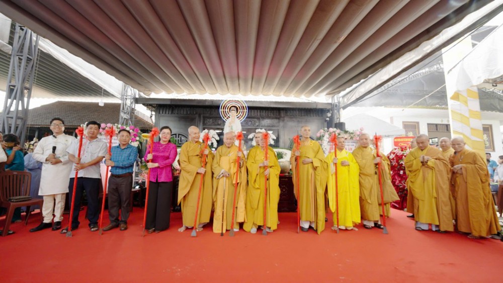 Vĩnh Long: Trang nghiêm lễ động thổ xây dựng tôn tượng Quán Thế Âm cao 33m tại chùa Quan Âm