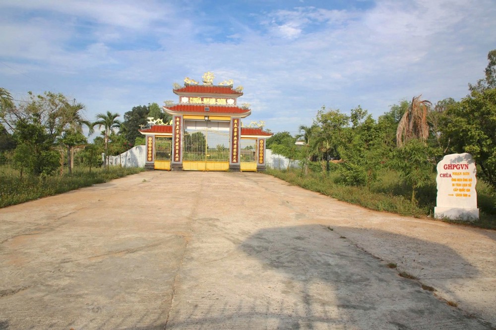 Chùa cổ Nhạn Sơn: Hai pho tượng đá tương truyền trồi lên từ lòng đất 11