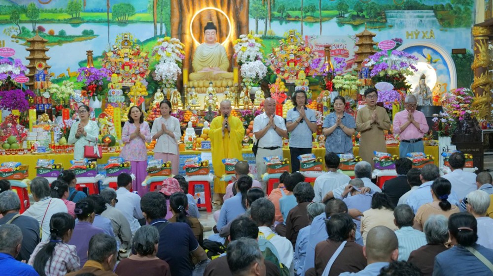 TP.HCM: “Ánh Sáng Mùa Xuân” – Chùa Pháp Tạng trao hơn 500 phần quà đến Hội Người Mù TP.HCM và các khu vực lân cận Tây Ninh