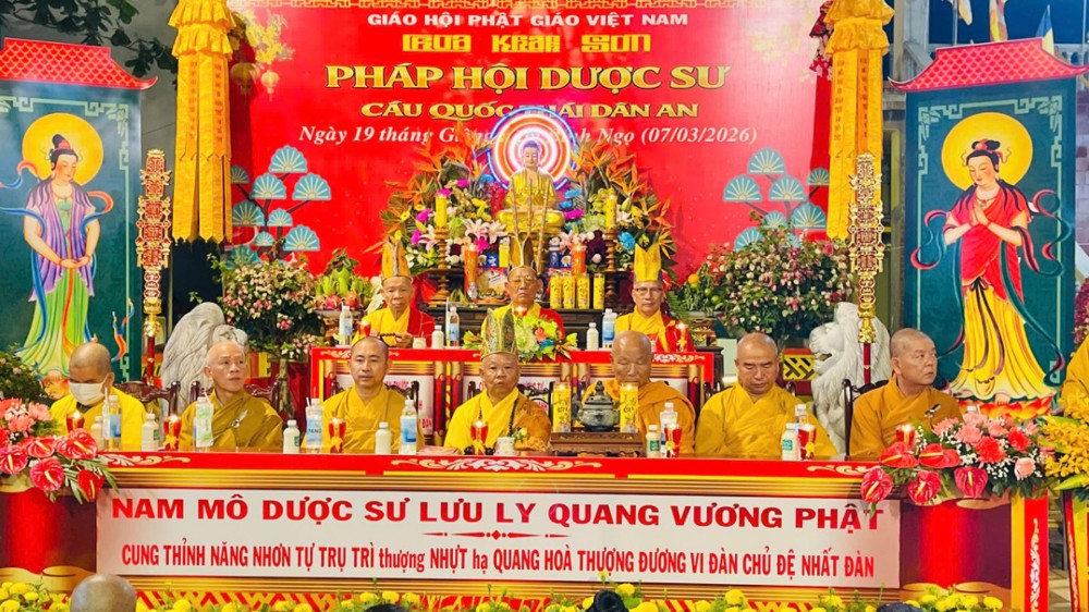 Cần Thơ: Chùa Khánh Sơn tổ chức Pháp hội Dược Sư cầu Quốc thái dân an và tặng quà từ thiện