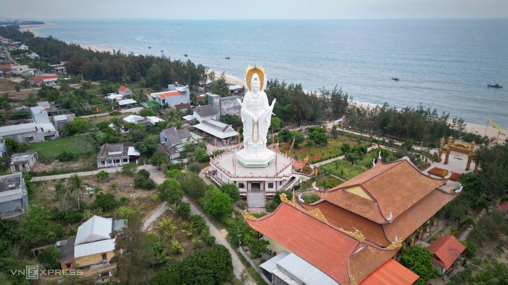 Hai công trình tâm linh ven biển Dung Quất - Sa Huỳnh