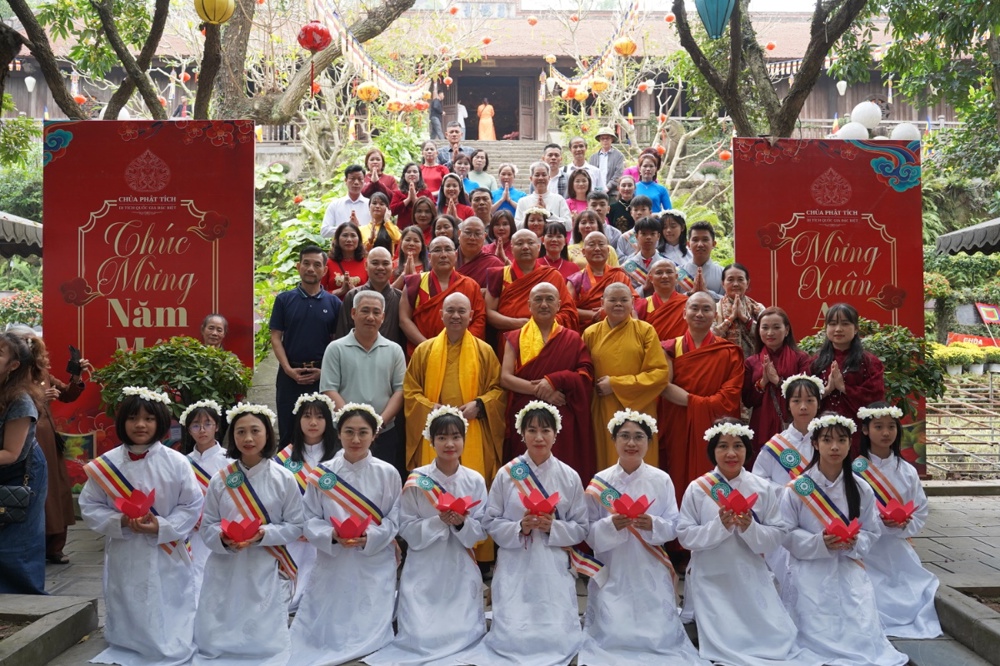 Đoàn Phật giáo Bhutan thăm chùa Phật Tích