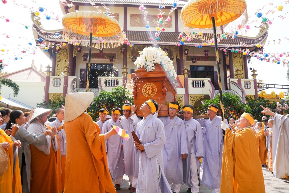 Vĩnh Long: Trang nghiêm Lễ truy niệm và phụng tống kim quan Ni trưởng Thích Nữ Hải Nghĩa
