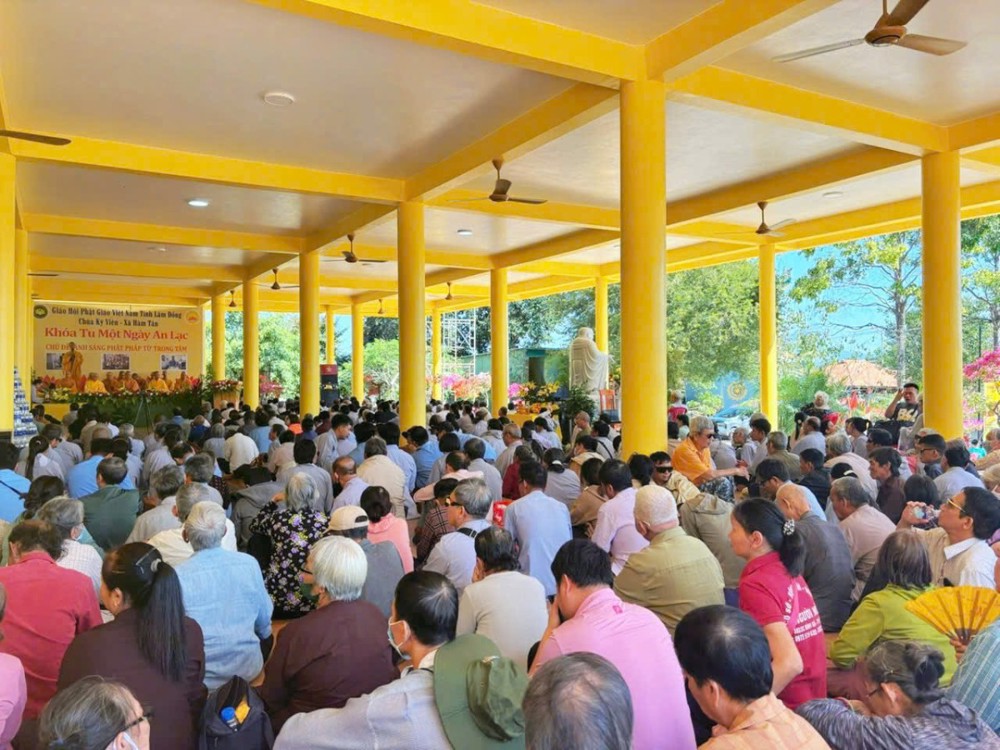 Lâm Đồng: Thắp “ánh sáng từ tâm” cho người khiếm thị trong khóa tu an lạc tại chùa Kỳ Viên