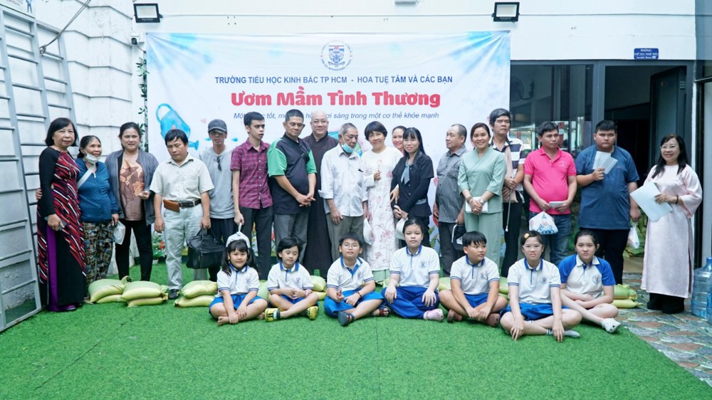 TP.HCM: Hơn 100 phần quà trao đến người khiếm thị và hoàn cảnh khó khăn