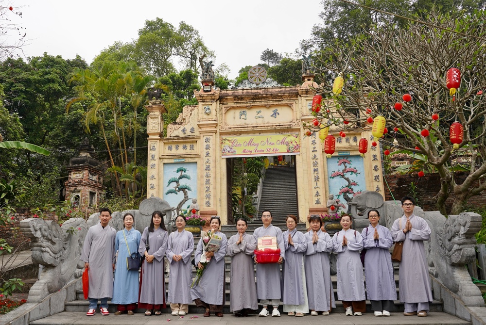 Hà Nội: Câu lạc bộ Thanh niên Phật tử hành hương về đất Phật Bắc Ninh