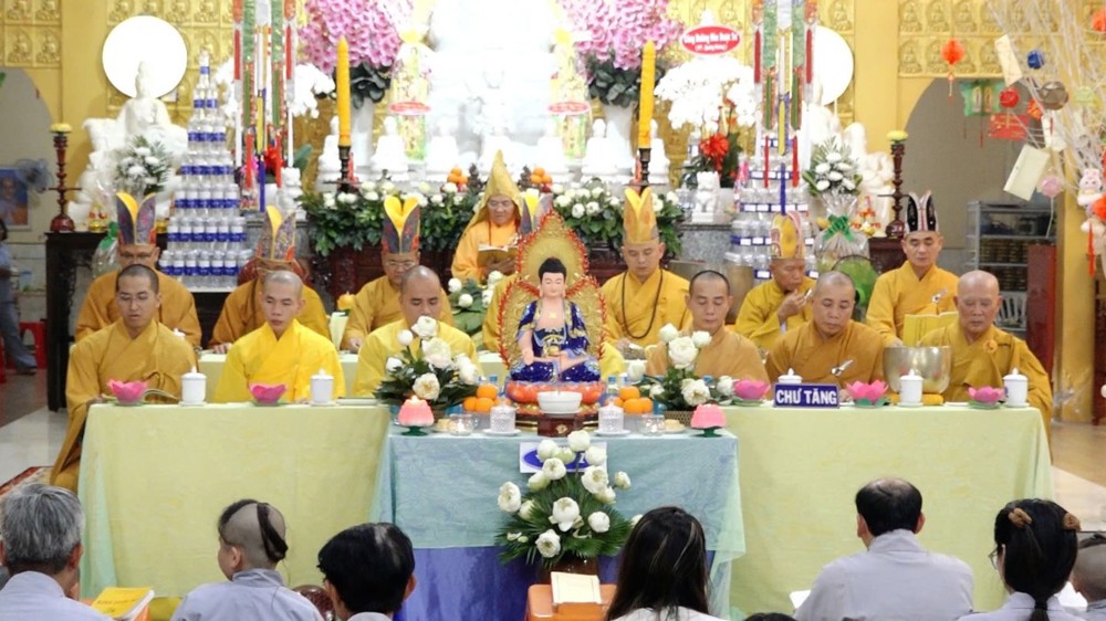 Tây Ninh: Đạo tràng Cát Tường trang nghiêm tổ chức đàn Dược Sư thất châu, khai giảng khóa tu An Lạc và trao 100 phần quà từ thiện