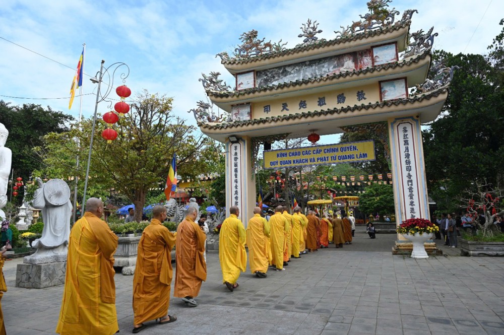 Quảng Ngãi: Hơn 15.000 người tham dự Đại lễ tưởng niệm 272 năm ngày Tổ sư Pháp Hóa khai sơn Tổ đình Thiên Ấn viên tịch