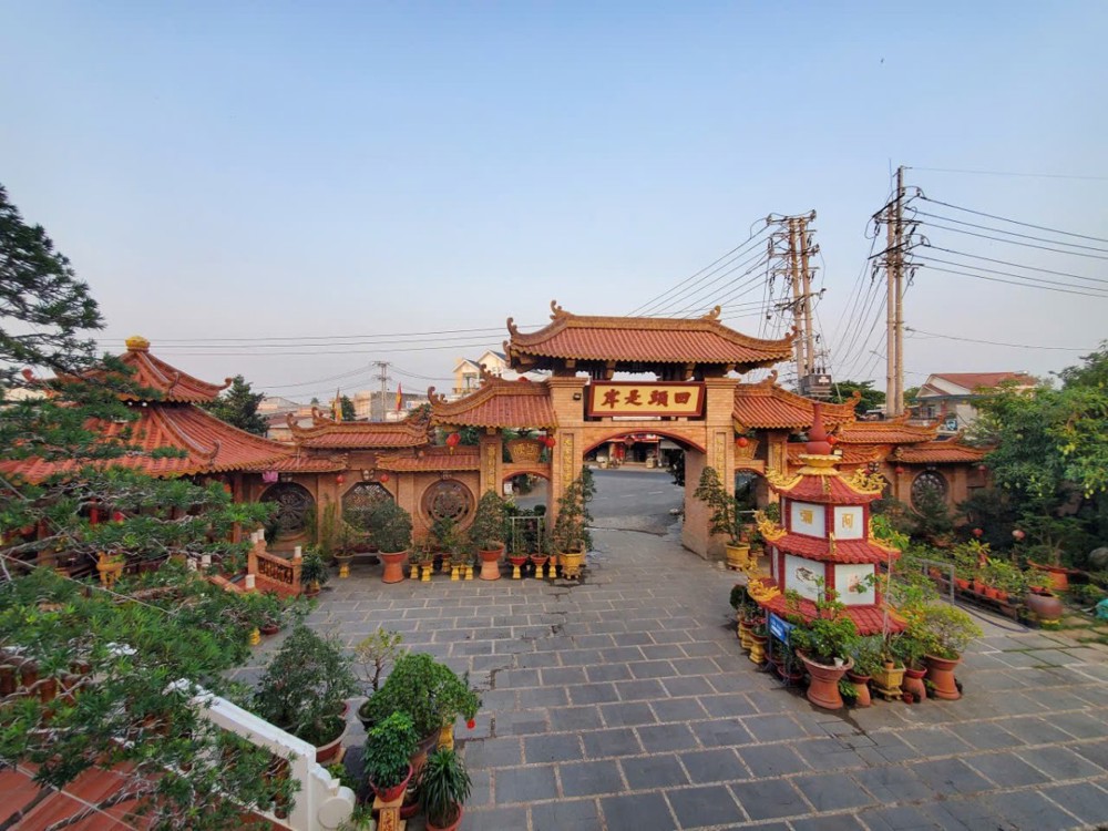 “Quay Đầu Là Bờ” - Thông điệp từ cổng Tam quan chùa Phát Quang