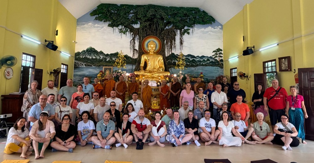 Hành Trình Tâm Linh Giữa Lòng Phố Cổ: Đoàn Cư Sĩ Pháp Viếng Thăm Chùa Nam Quang Dịp Xuân Bính Ngọ 2026