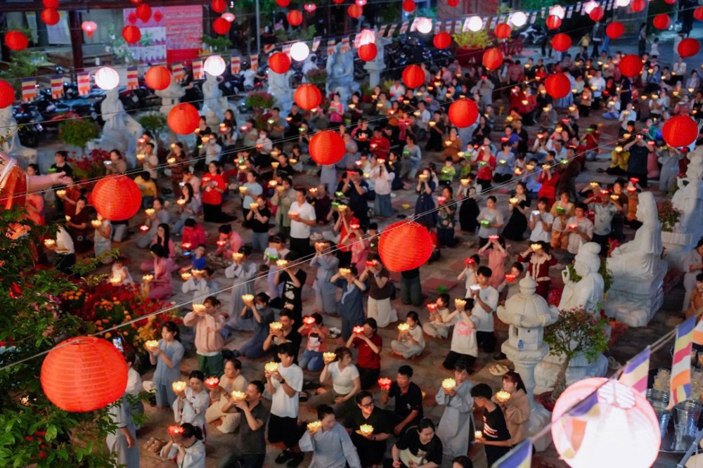 TP.HCM: Chùa Từ Huệ tổ chức lễ Hoa đăng cầu nguyện Quốc thái dân an