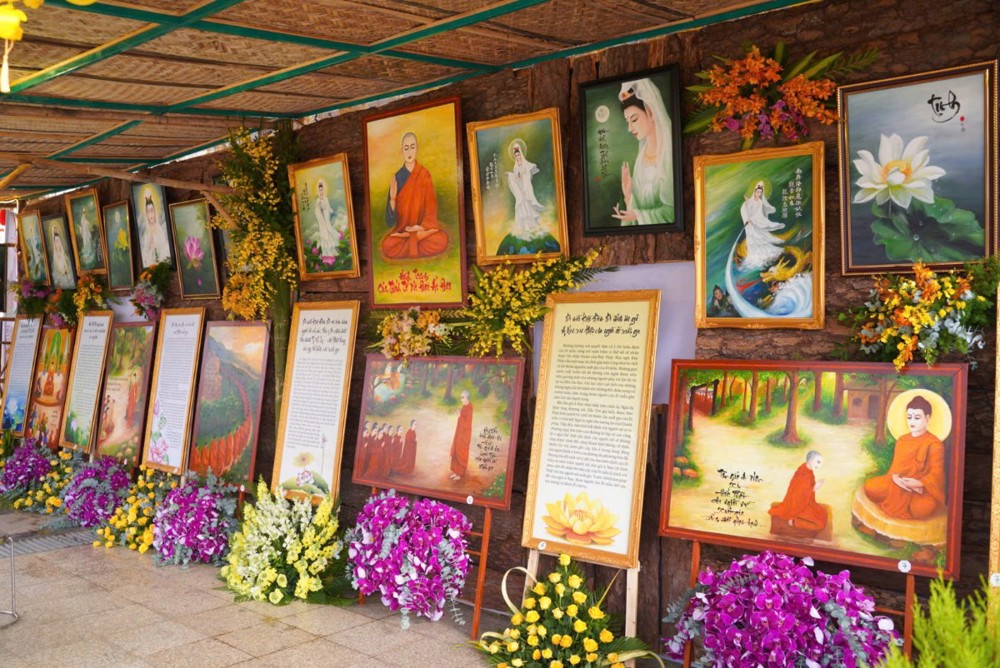 Lần theo dấu chân Thánh Tổ Ni qua 100 họa phẩm tri ân của Tỳ kheo ni Thích Nữ Minh Triều