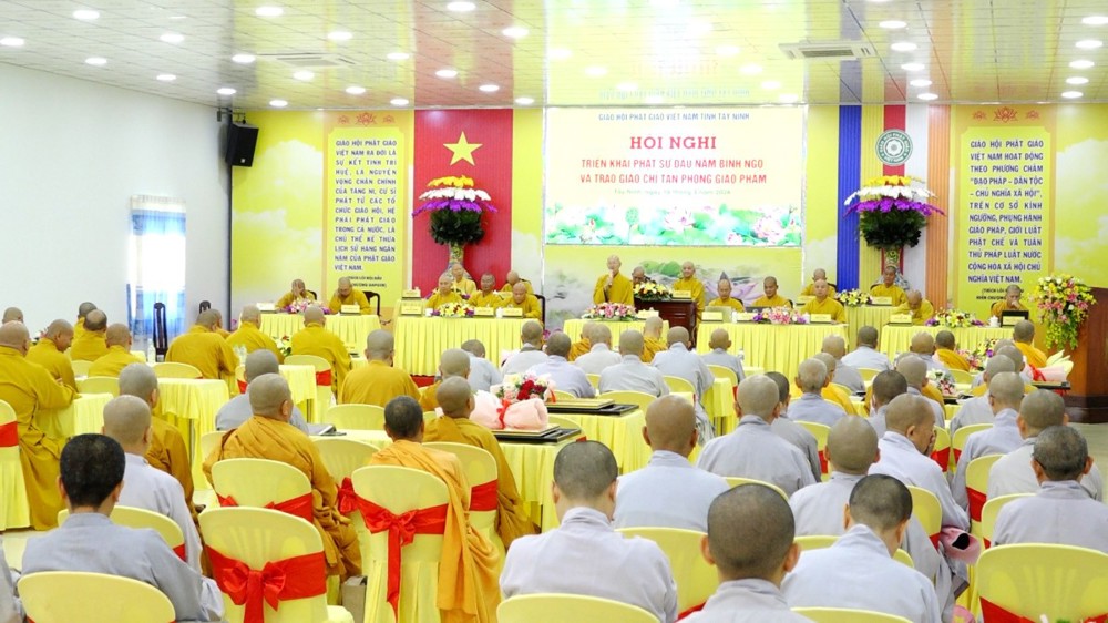 Tây Ninh: Ban Trị sự GHPGVN tỉnh triển khai Phật sự đầu năm Bính Ngọ và trao Giáo chỉ tấn phong giáo phẩm