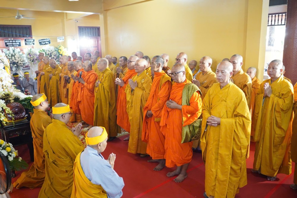 Cần Thơ: Hội đồng Chứng minh, Hội đồng Trị sự viếng tang cố Hòa thượng Thích Minh Lý