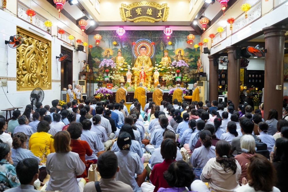 Hơn 900 Phật tử tham dự chuyến hành hương lễ Phật đầu Xuân Bính Ngọ