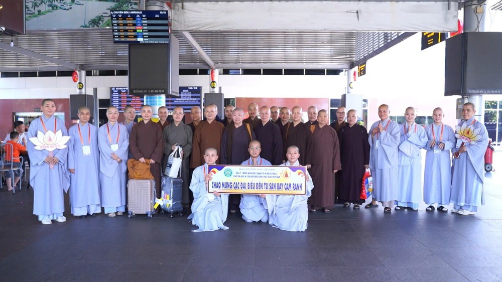 PBNG tỉnh Lâm Đồng cung đón nhiều phái đoàn chư Ni các tỉnh, thành về chùa Phước Huệ dâng hương lễ Tổ