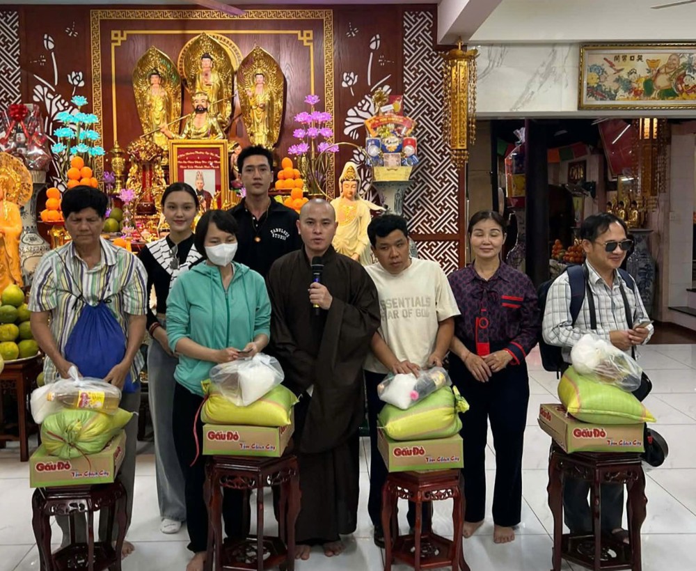 TP.HCM: Phân ban Từ thiện xã hội Giáo dục Trung ương phối hợp chùa Văn Thánh trao quà đến người khiếm thị