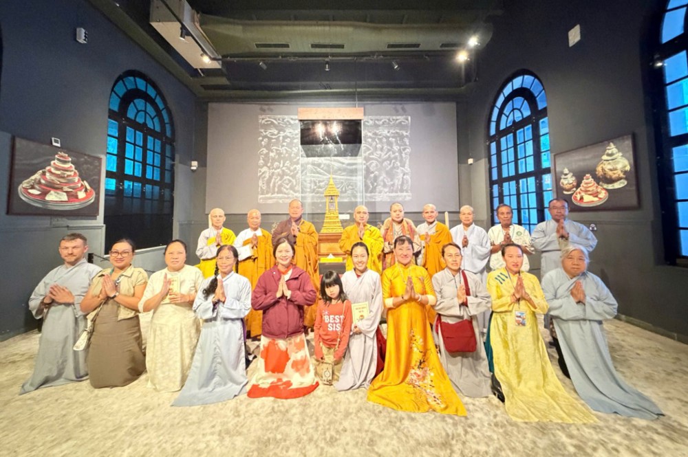 Ban Từ thiện Xã hội Trung ương hành hương từ thiện tại Ấn Độ