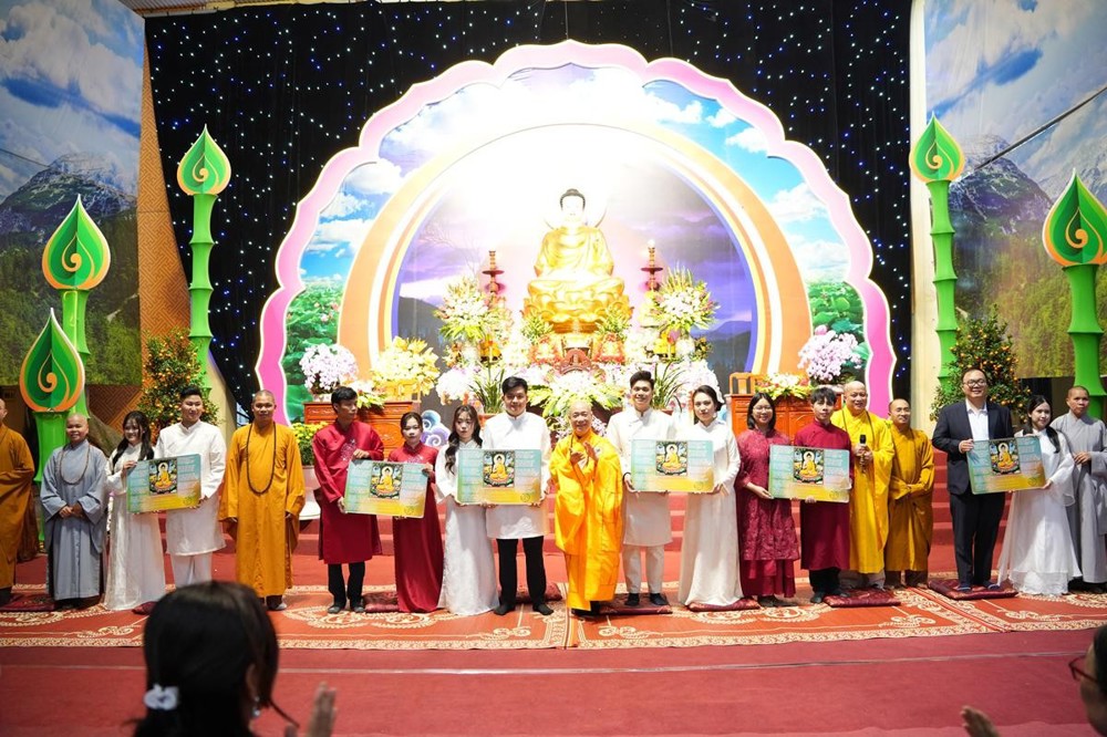 Hà Nội: 6 đôi bạn trẻ khởi đầu hạnh phúc hôn nhân từ đạo nghĩa nơi cửa Phật