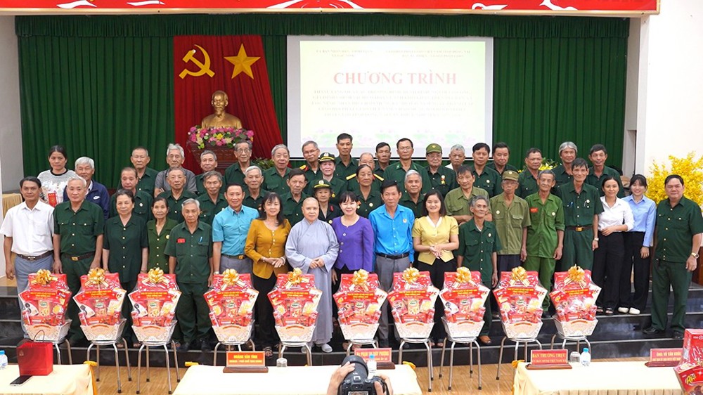 Đồng Nai: Ban Từ thiện Xã hội GHPGVN tỉnh thăm và chia sẻ yêu thương đến Mẹ Việt Nam Anh hùng, thương binh, cựu chiến binh