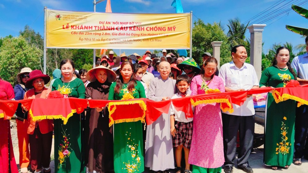 Cà Mau: Ban Từ thiện Xã hội Phật giáo khánh thành cầu Kênh Chống Mỹ tại xã Cái Nước