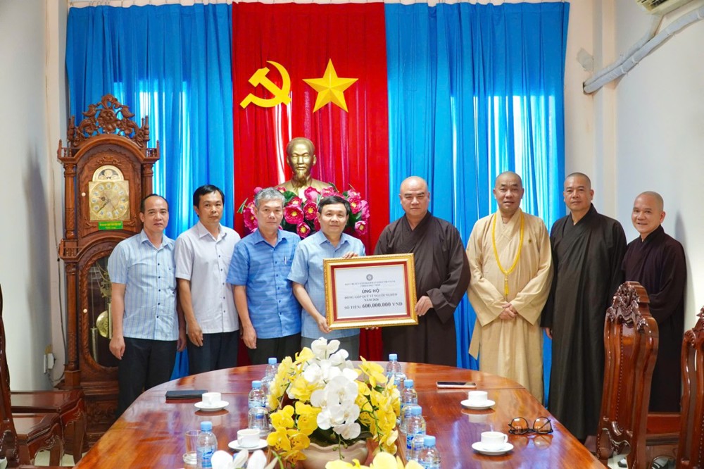 Đồng Tháp: Ban Trị sự Phật giáo tỉnh trao 600 triệu đồng ủng hộ Quỹ “Vì người nghèo” năm 2026