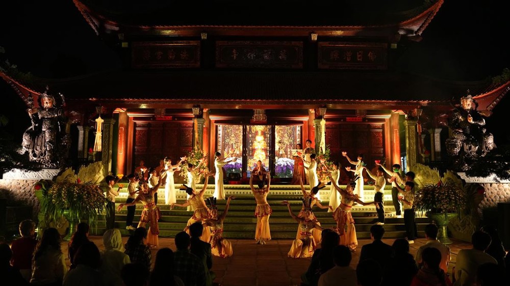 Hà Nội: Đêm Hoa đăng Thượng Nguyên tại Chùa Vạn Phúc – Thắp sáng trí tuệ, khơi nguồn an lạc đầu xuân