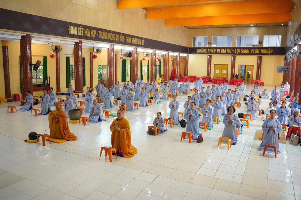 An Giang: Một ngày an lạc tại khóa tu Bát Quan Trai tại chùa Phật Quang (phường Rạch Giá)